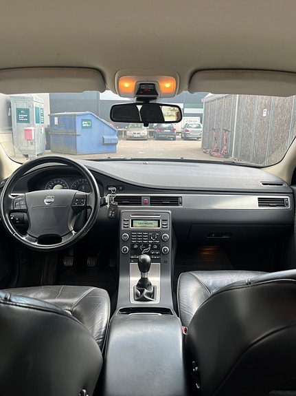 Volvo V70 7 of 10