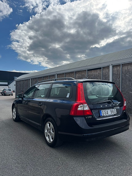 Volvo V70 2 of 10