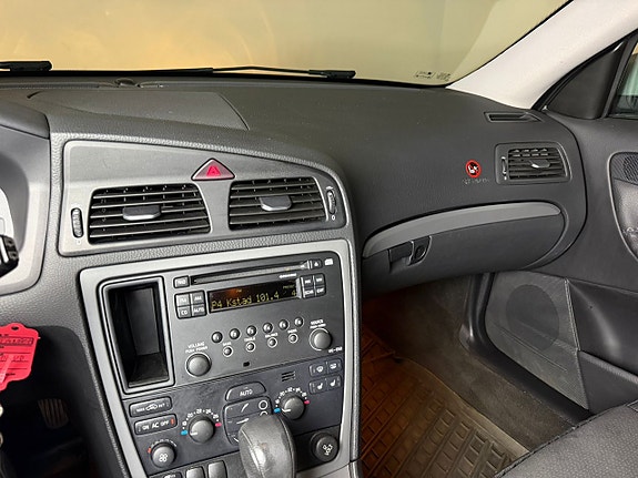 Volvo V70 13 of 16