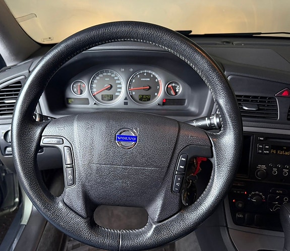 Volvo V70 12 of 16