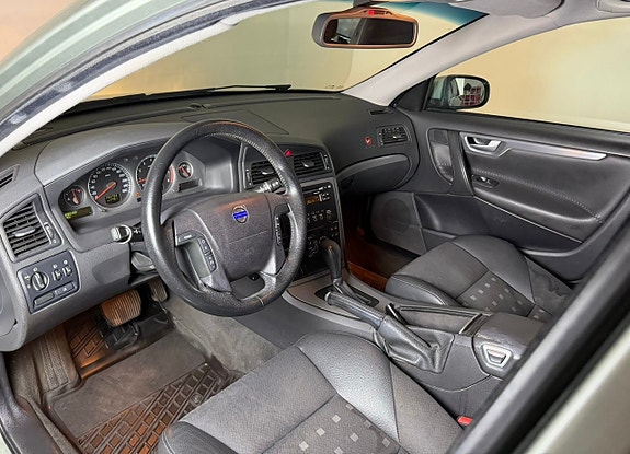 Volvo V70 9 of 16