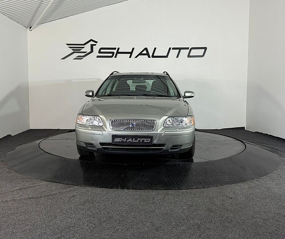 Volvo V70 2 of 16