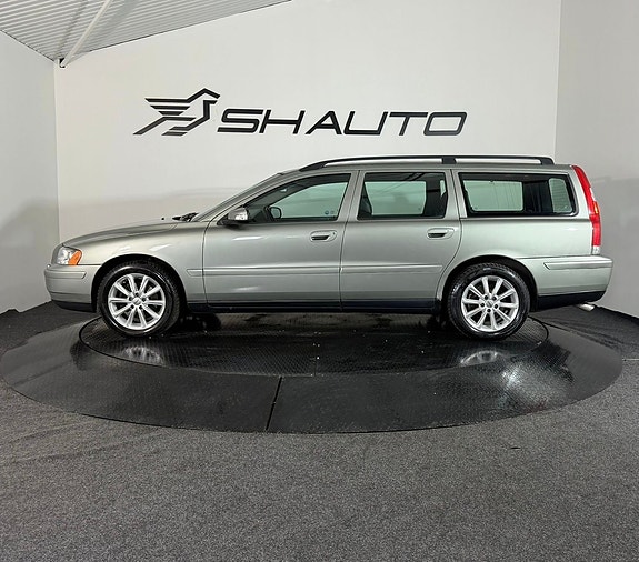 Volvo V70 8 of 16