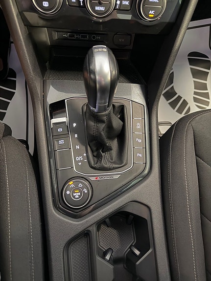 Volkswagen Tiguan 16 of 22