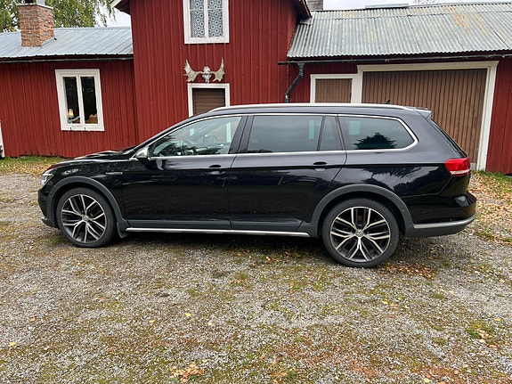Volkswagen Passat Alltrack 10 of 20