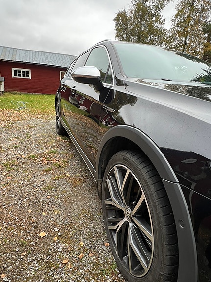 Volkswagen Passat Alltrack 3 of 20