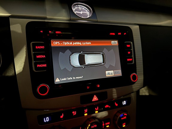 Volkswagen Passat Alltrack 17 of 20