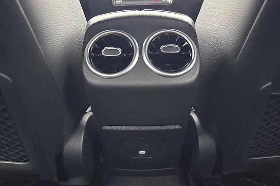 Mercedes-Benz A200 14 of 30