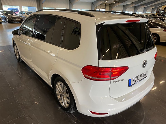 Volkswagen Touran 4 of 26