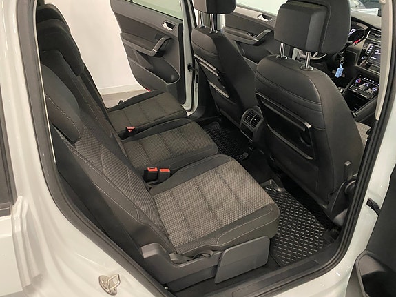 Volkswagen Touran 21 of 26