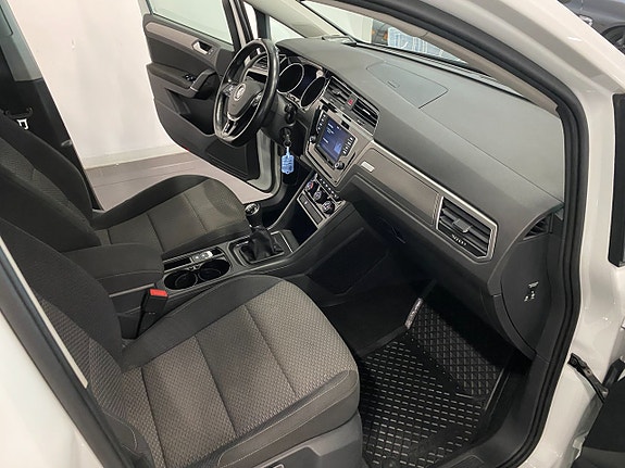 Volkswagen Touran 22 of 26