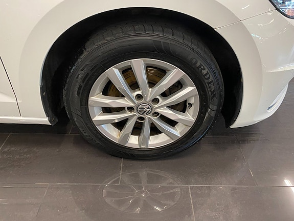 Volkswagen Touran 18 of 26