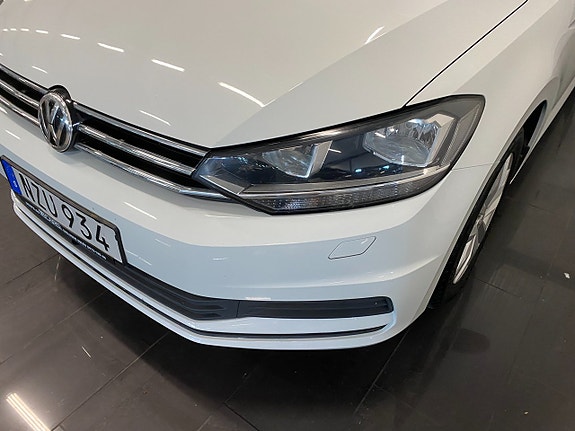 Volkswagen Touran 10 of 26