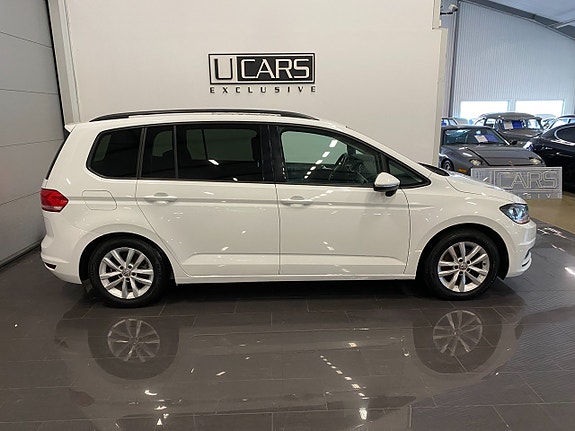 Volkswagen Touran 2 of 26