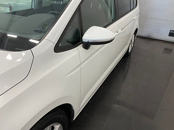Volkswagen Touran 13 of 26