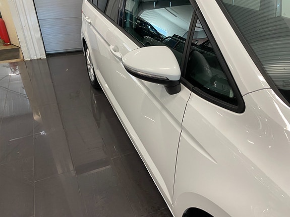 Volkswagen Touran 11 of 26