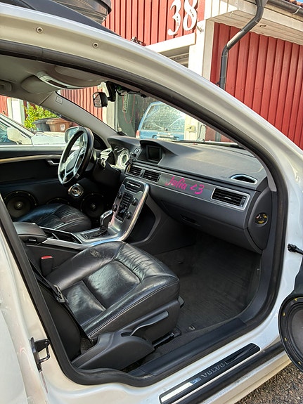 Volvo V70 6 of 16