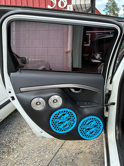 Volvo V70 10 of 16