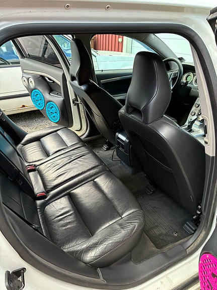 Volvo V70 11 of 16