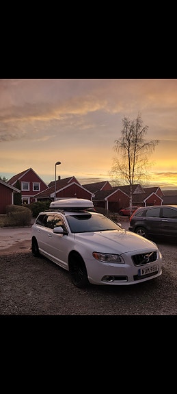 Volvo V70 3 of 16