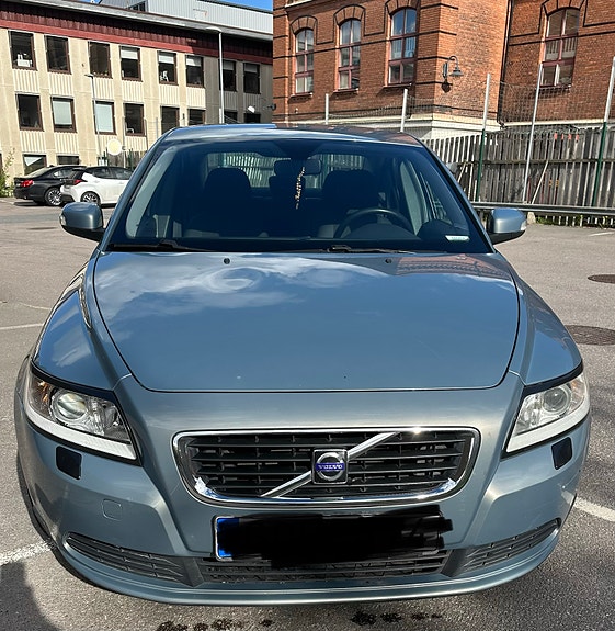 Volvo S40 2 of 10