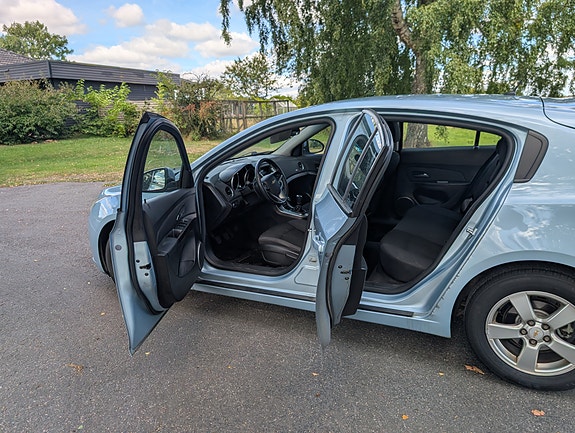 Chevrolet Cruze 5 of 10