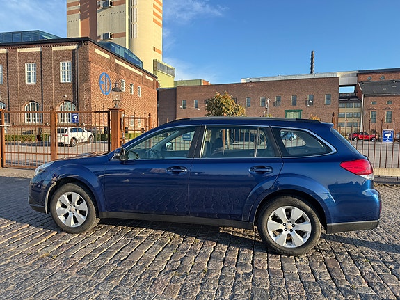 Subaru Outback 4 of 10