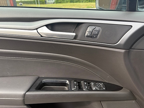 Ford Mondeo 8 of 12