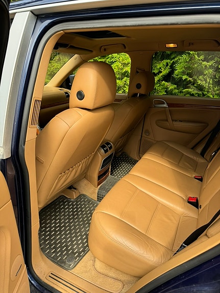Porsche Cayenne 8 of 8