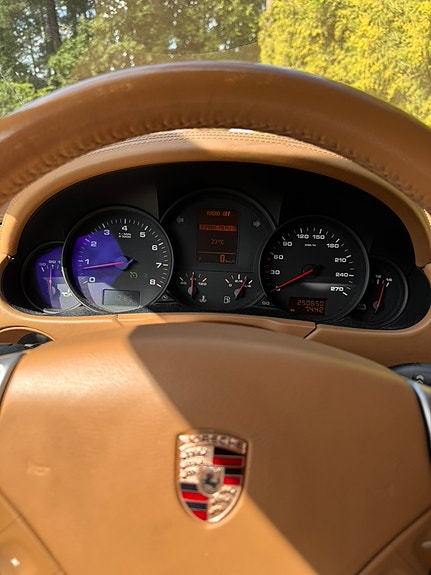 Porsche Cayenne 4 of 8