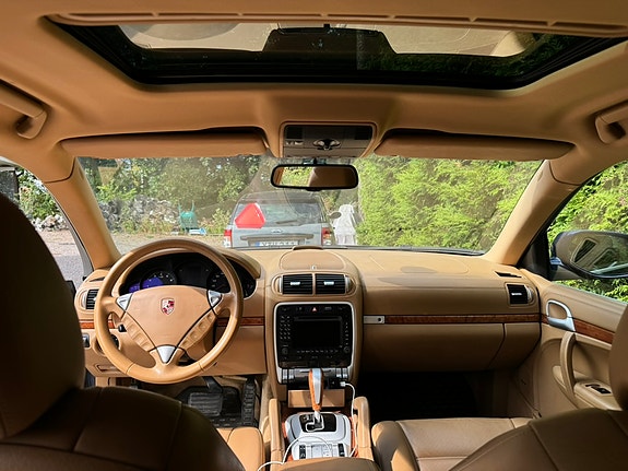 Porsche Cayenne 5 of 8