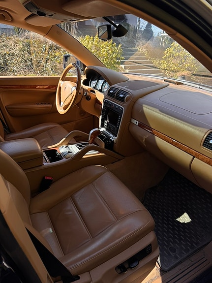 Porsche Cayenne 7 of 8