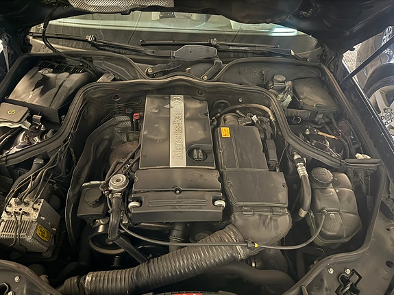 Mercedes-Benz E200 8 of 8