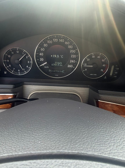 Mercedes-Benz E200 7 of 8