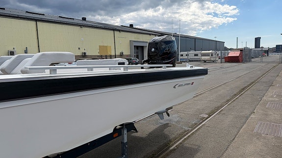 Goldfish 28 Tender – Mercury Racing 400R 9 of 25