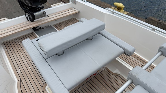 Goldfish 28 Tender – Mercury Racing 400R 24 of 25