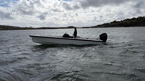 Goldfish 28 Tender – Mercury Racing 400R 11 of 25