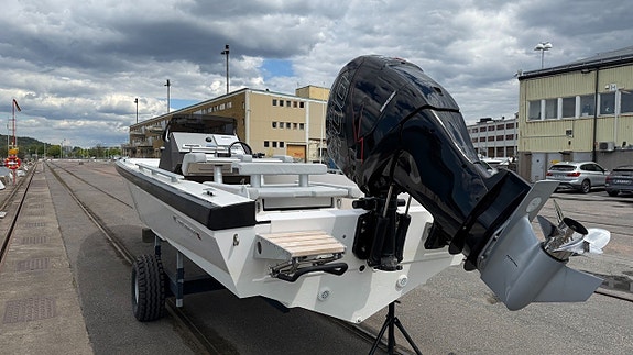 Goldfish 28 Tender – Mercury Racing 400R 6 of 25