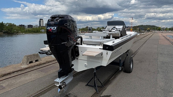 Goldfish 28 Tender – Mercury Racing 400R 5 of 25