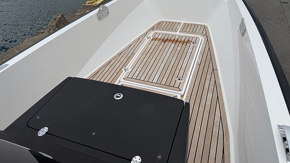 Goldfish 28 Tender – Mercury Racing 400R 22 of 25