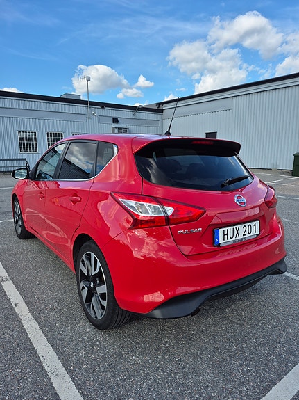 Nissan Pulsar 2 of 7