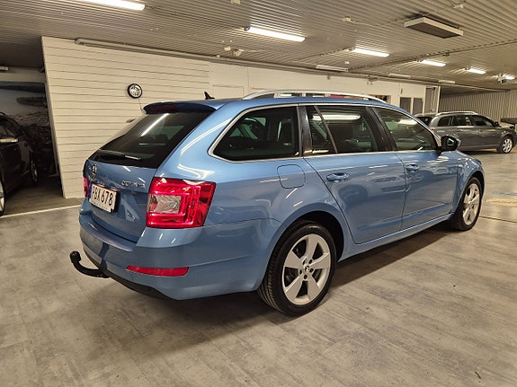 Skoda Octavia 2 of 22