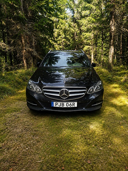 Mercedes-Benz E250 3 of 10