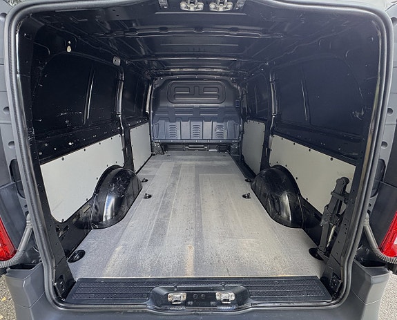 Mercedes-Benz Vito 110 12 of 17