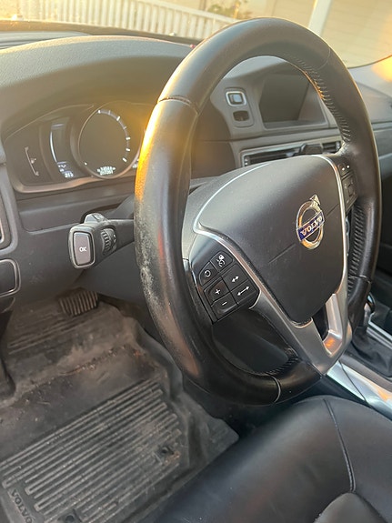 Volvo XC70 2 of 10