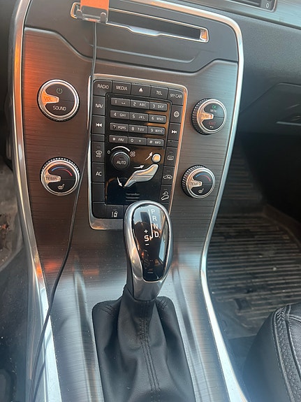 Volvo XC70 6 of 10