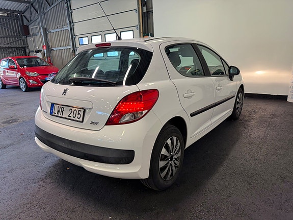 Peugeot 207 4 of 13