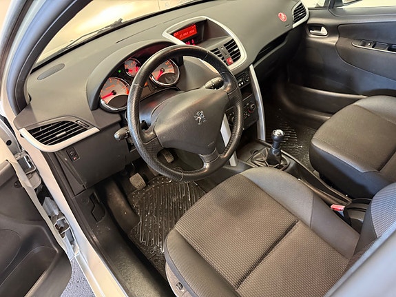 Peugeot 207 9 of 13