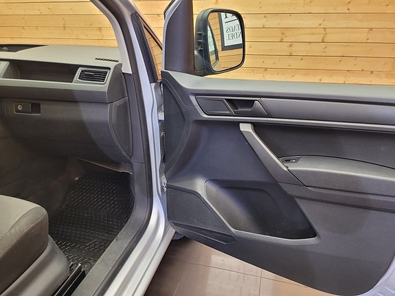 Volkswagen Caddy Maxi 13 of 19
