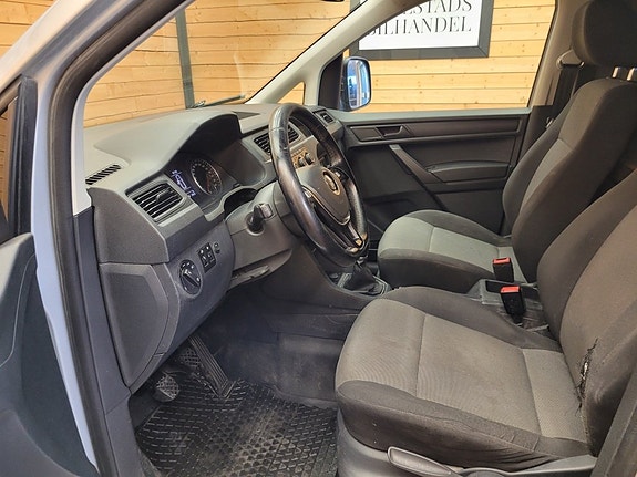 Volkswagen Caddy Maxi 12 of 19